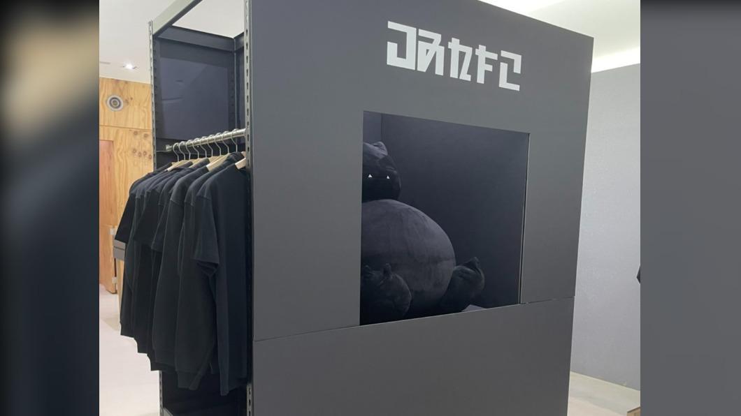 快搶！黑色寶可夢期間限定店登場　北中南「御三家限定款」