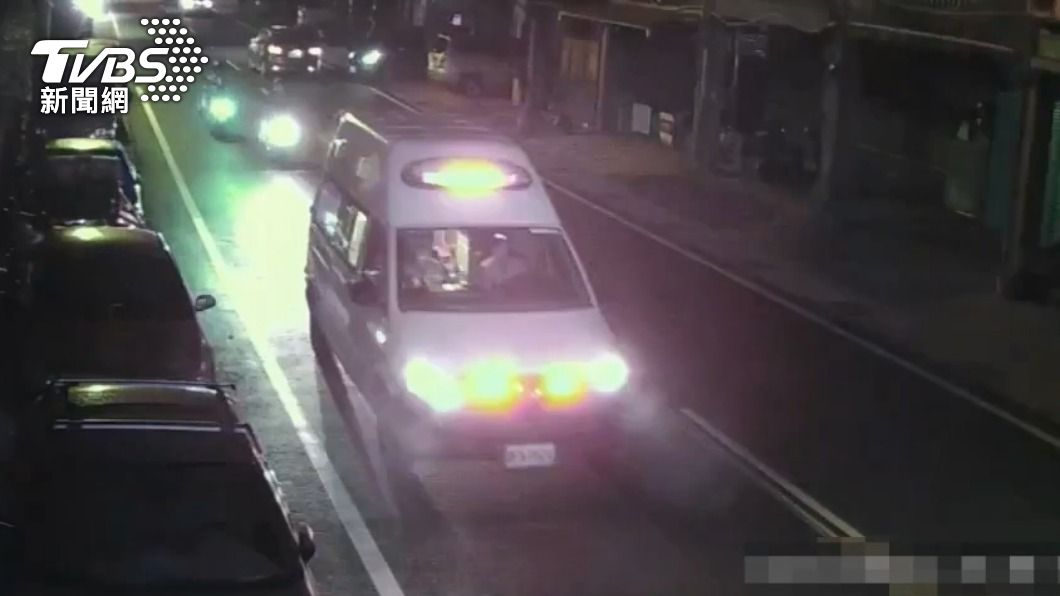 救護車趕赴現場。(圖/TVBS)