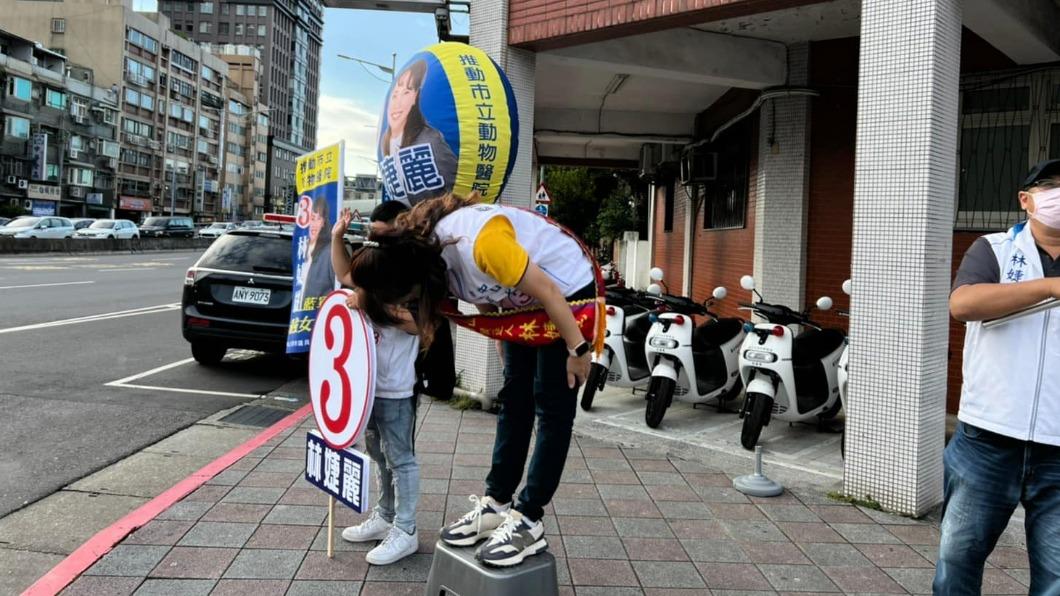 北市議員候選人林婕麗今上午在大直路口拜票時遭男子毆打送醫,圖為先前拜票畫面。(圖/翻攝林婕麗Facebook)