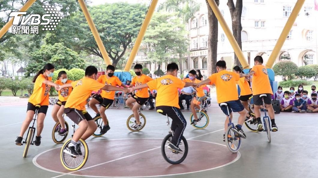 獨輪車會友體驗食農教育 金門多年國小到高雄交流
