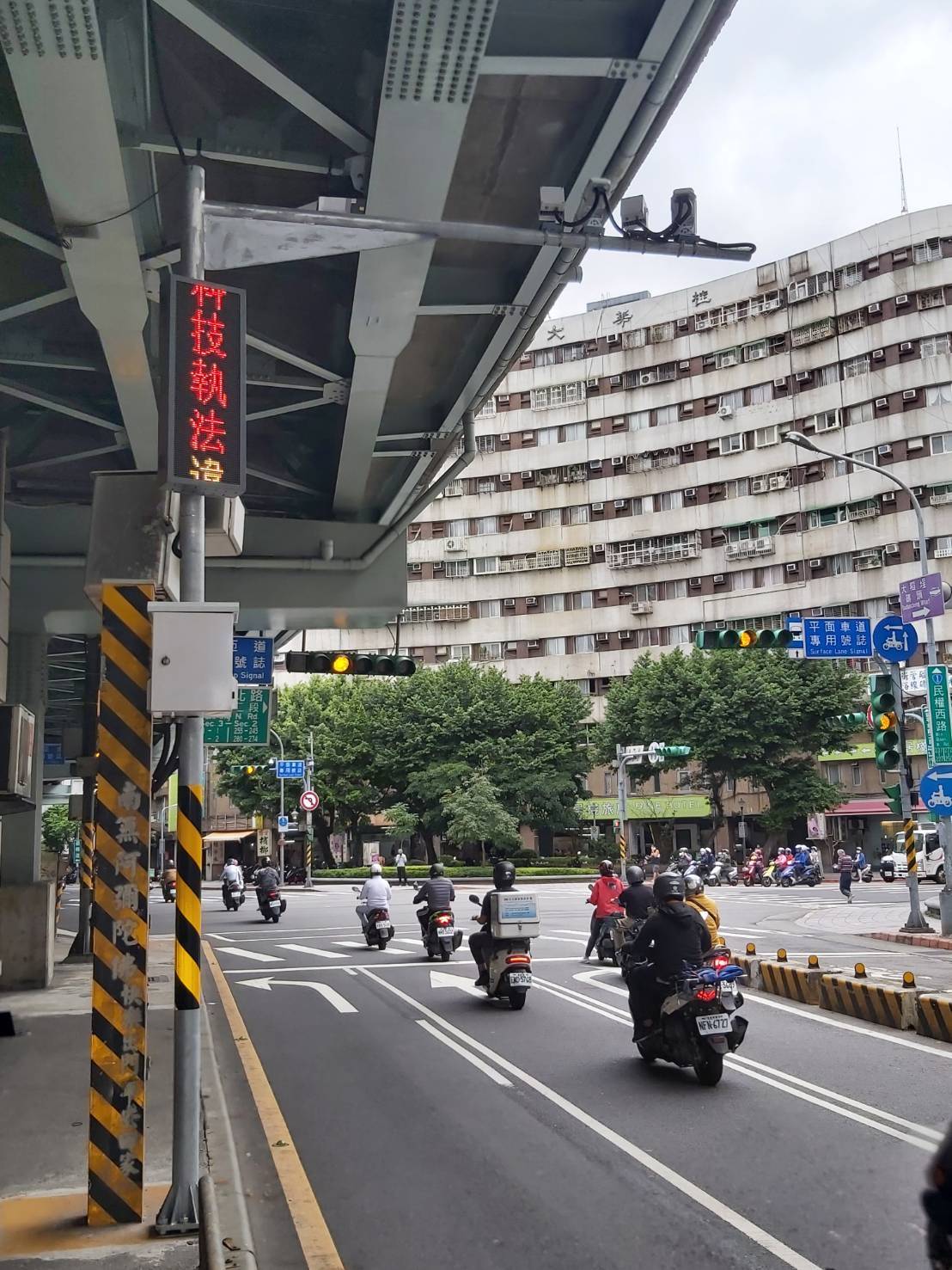 大同區4路口科技執法。(圖/TVBS)
