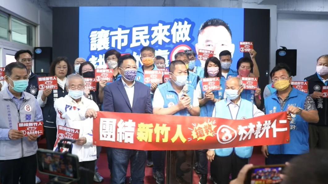 昨(22)日新竹市議會國民黨團合體喊話,唯一支持林耕仁,卻獨缺余邦彥及許修睿。(圖/翻攝自林耕仁臉書)