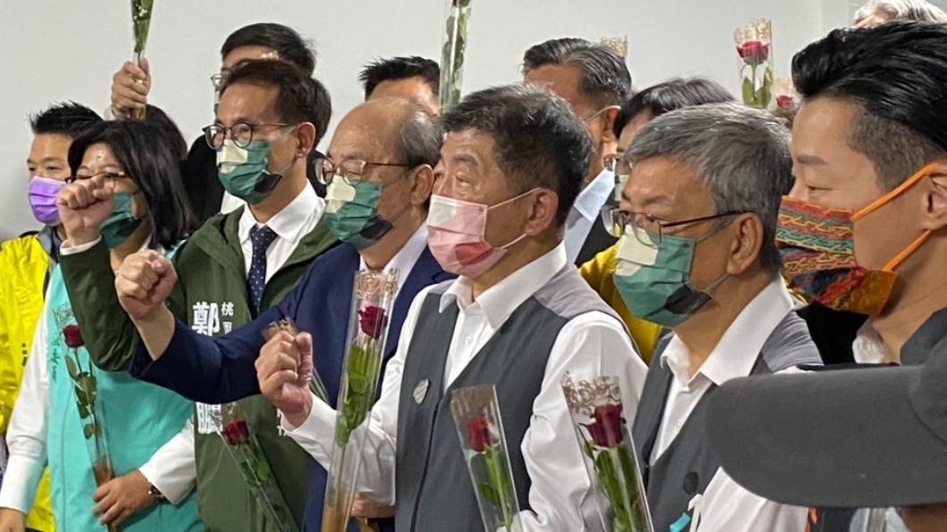 柯建銘領軍綠委挺陳時中 鄭運鵬也到場喊「時來運轉」
