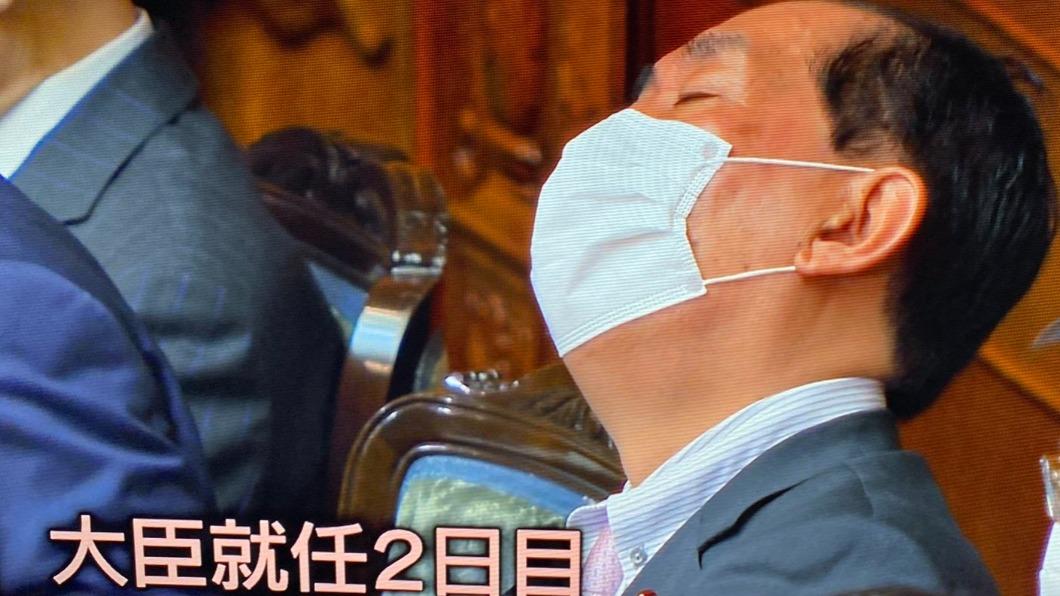 上任才2天開會就打瞌睡　日新任總務相：我只是眼睛不大