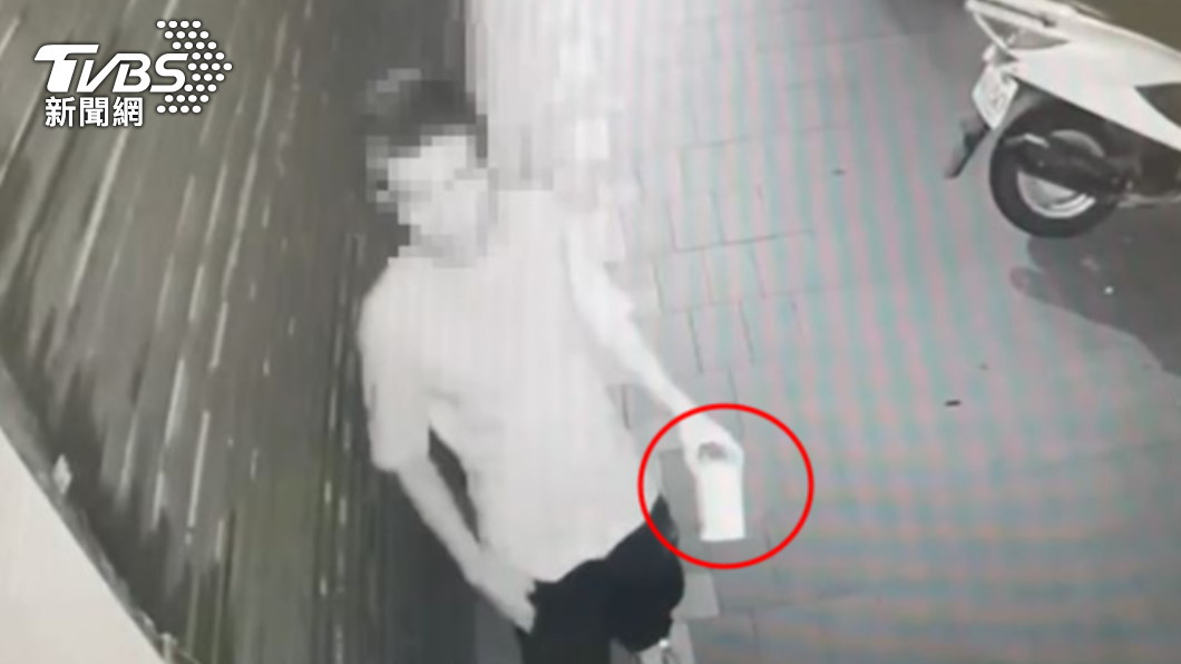 警方調閱監視器發現，嫌犯在板橋、新莊犯下至少3起縱火案。（圖／TVBS）