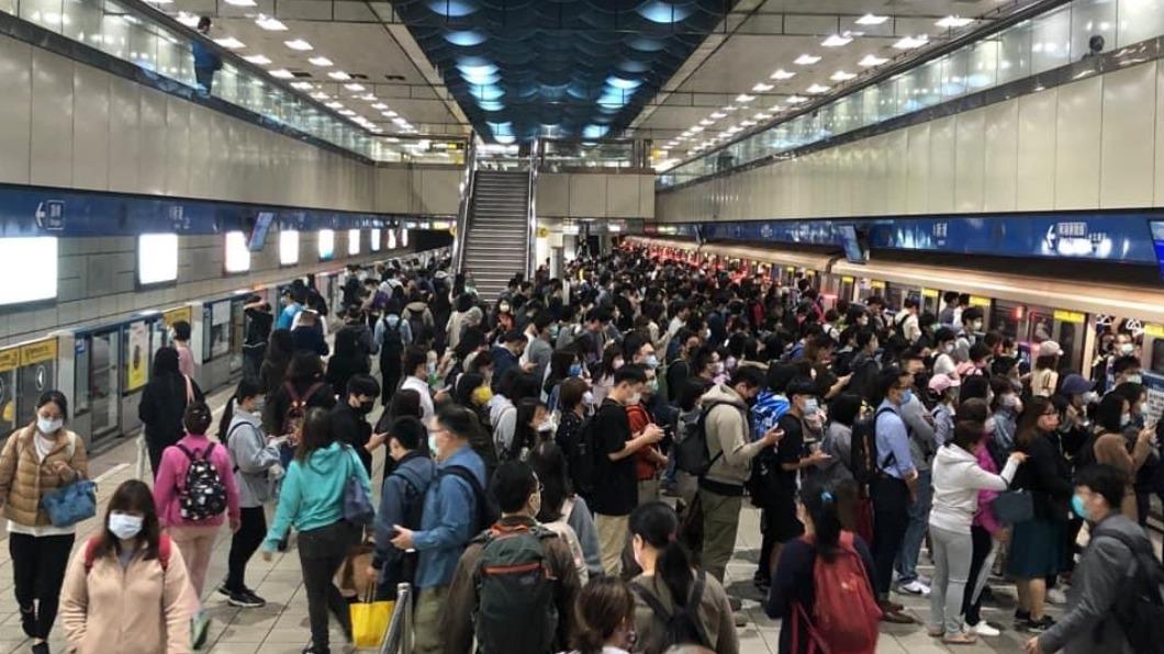 下班時間又異常!「忠孝新生站」列車延誤 北捷:可退費
