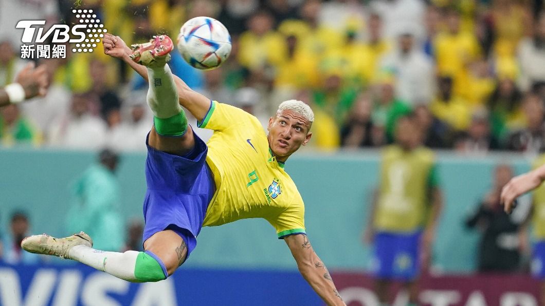 世足/巴西理查利森從小穿涼鞋踢球 「側掛金鉤」FIFA也驚了