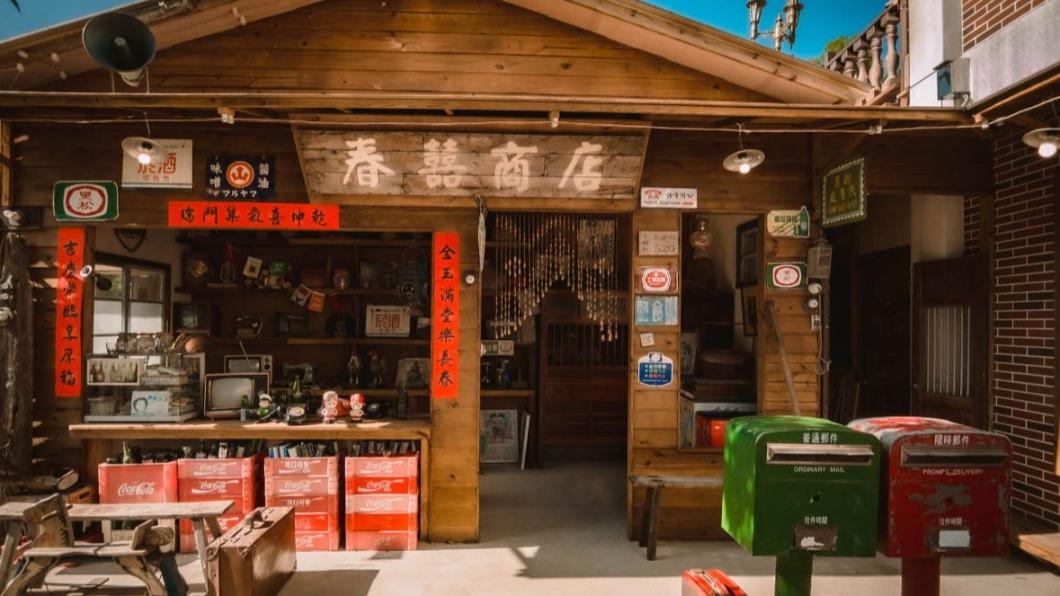 中式場景有不可少的傳統柑仔店、中藥行。(圖/黑皮的旅遊筆記提供)