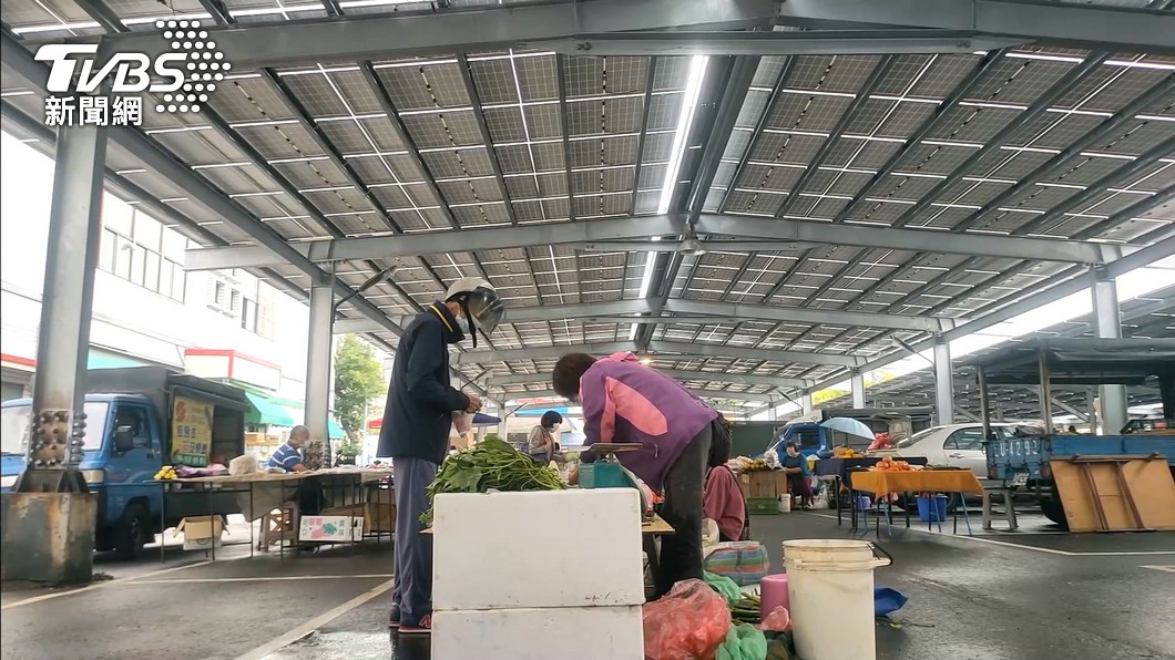 市場裝太陽能板漏雨挨批 苗栗公所擬購帳棚改善