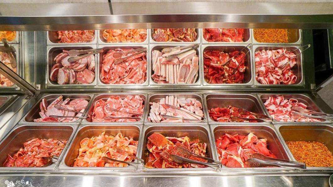 多達10幾種各式原塊肉、醃製肉品等可享用。（圖／野田咩的美食書國提供）