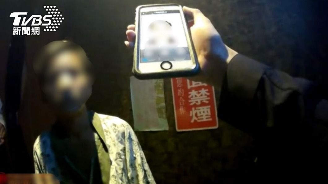 何姓通緝犯一度謊報胞弟的身分,但馬上被警員識破。(圖/TVBS)