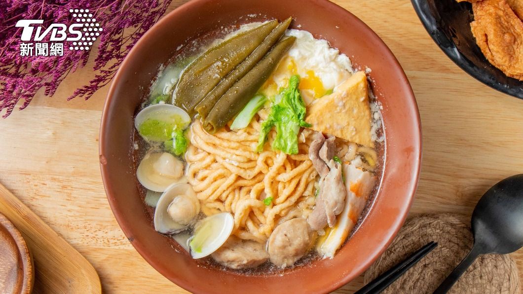 剝皮辣椒加入麵條和雞蛋也很美味。(示意圖/shutterstock達志影像)