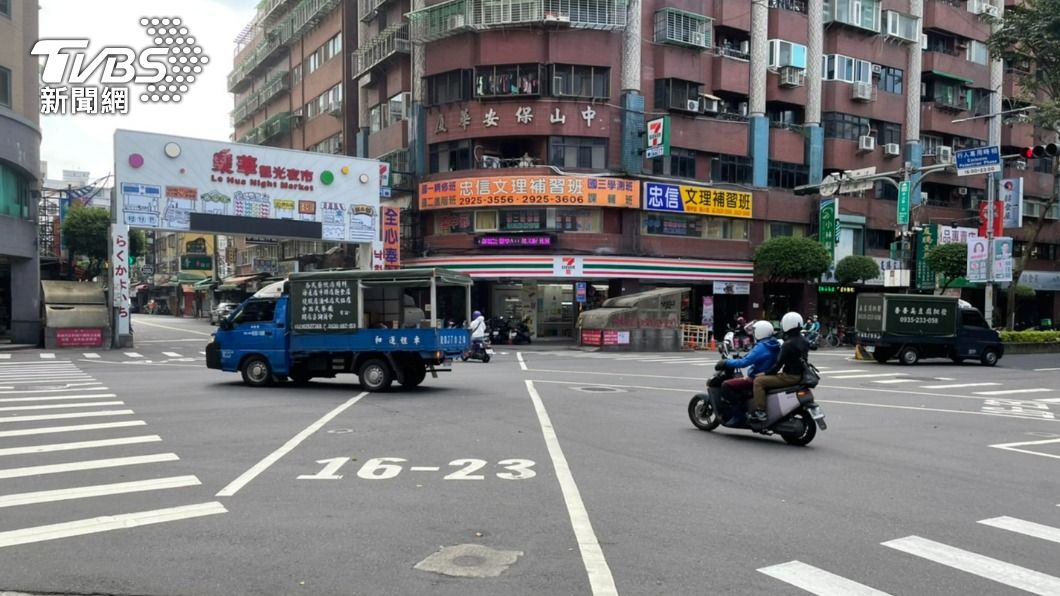 拍得到你！樂華夜市外有科技執法　日抓違規車輛逾50件