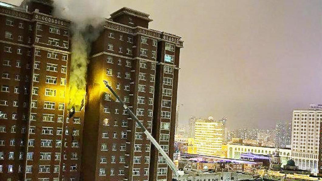 陸防疫過度?新疆大樓火災奪10命 爆消防車進不了火場
