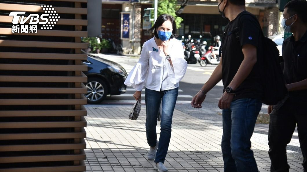 鬆口氣了！女兒陪投票　柯志恩：騎個Ubike逛市區