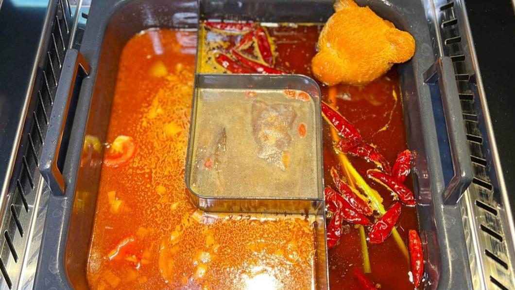 可以一次喝麻辣、菌菇、番茄3種湯頭,還可以加點麻辣牛油熊。(圖/豬飛小姐的彩色生活提供)