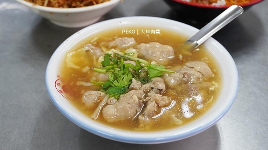 肉羹(45元)分量很有誠意,大概有7~8塊肉,且個頭都不小。(圖/PEKOのSimple Life提供)
