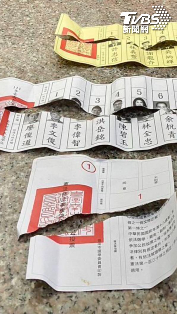 遭撕毀的選票。(圖/TVBS)