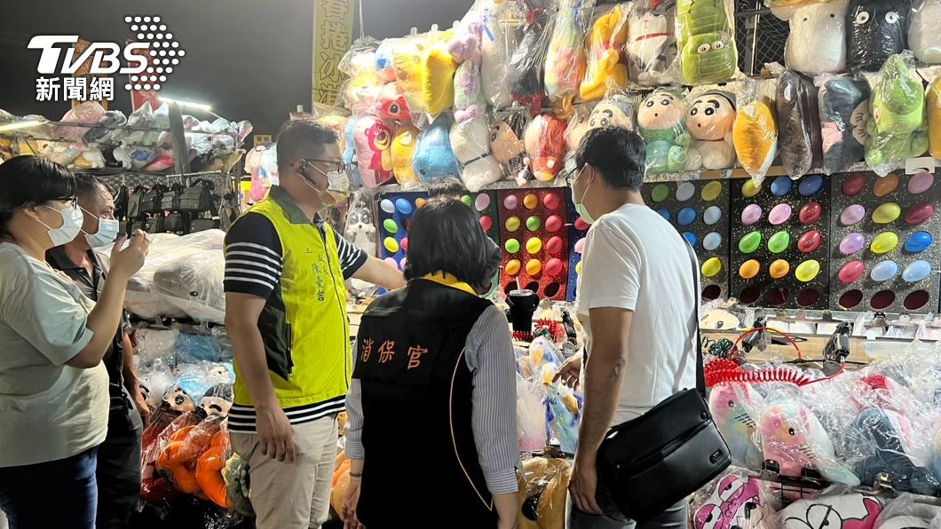 花園夜市射汽球結帳5200元 攤商遭開鍘停業1個月
