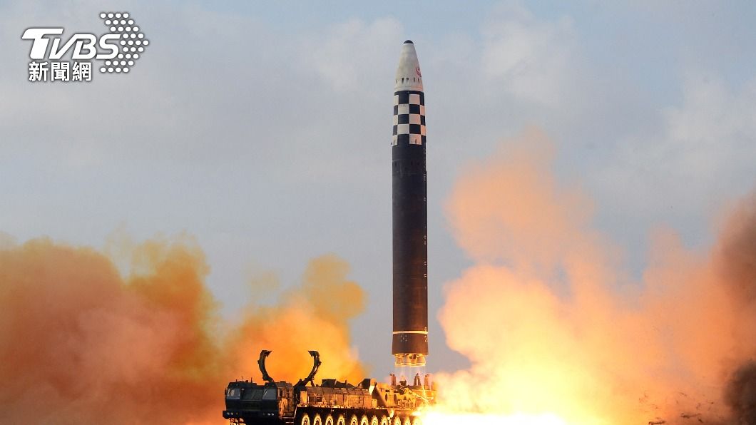 火星-17(Hwasong-17) 洲際彈道飛彈(ICBM),僅發射幾枚導彈就足以壓倒美國的防禦。(圖/達志影像路透社)