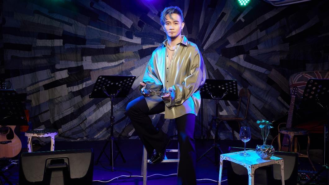 「星光二班」男星比賽完15年終於出道 哽咽吐真心話