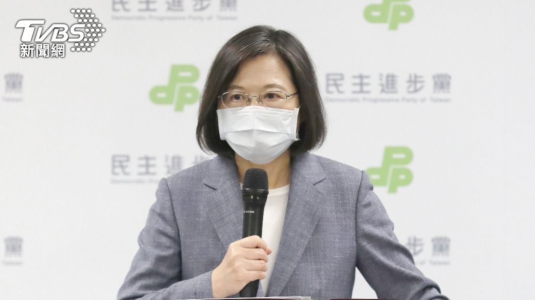 民進黨九合一大選慘敗,蔡英文宣布請辭黨主席。(圖/達志影像美聯社)