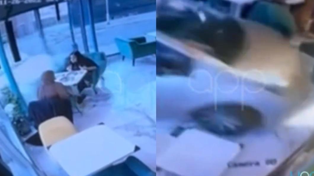 超命大!轎車暴衝撞入蛋糕店 女客人當場拋飛僅受輕傷