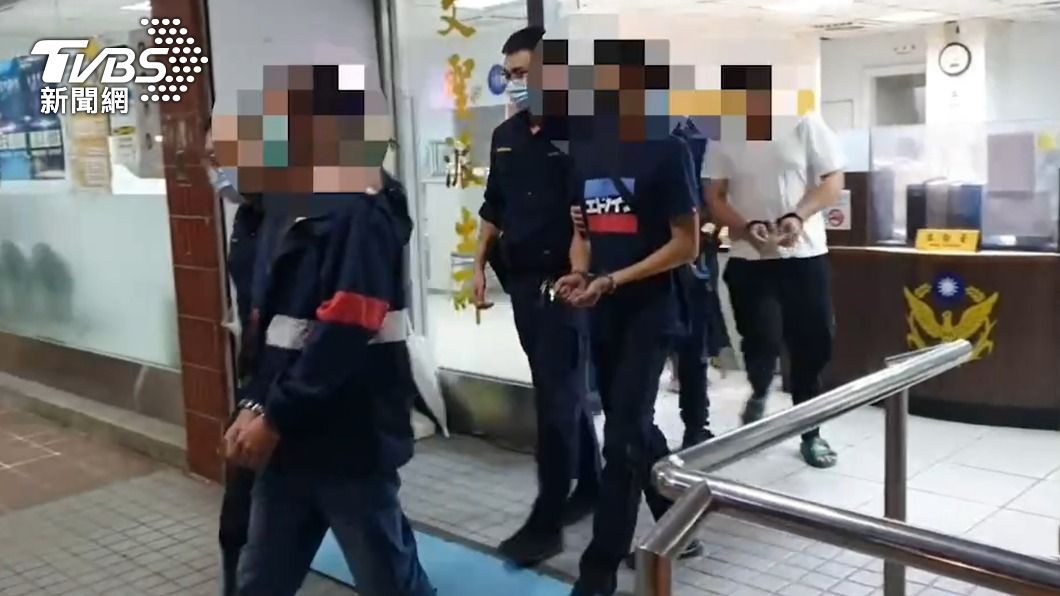 警方訊後將顏男等４人移送法辦。（圖／TVBS）