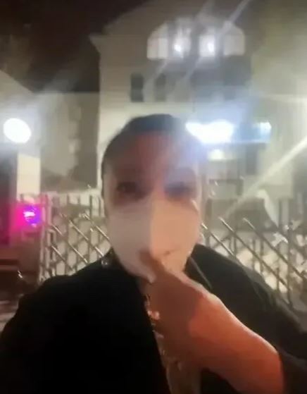 張蘭凌晨直接到警局。(圖/翻攝自微博)
