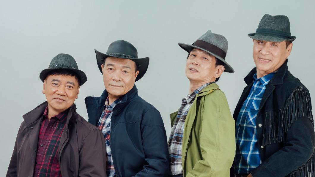 時代變了!施孝榮遭帥兒調教想發火 卻無奈:反被棒子打了