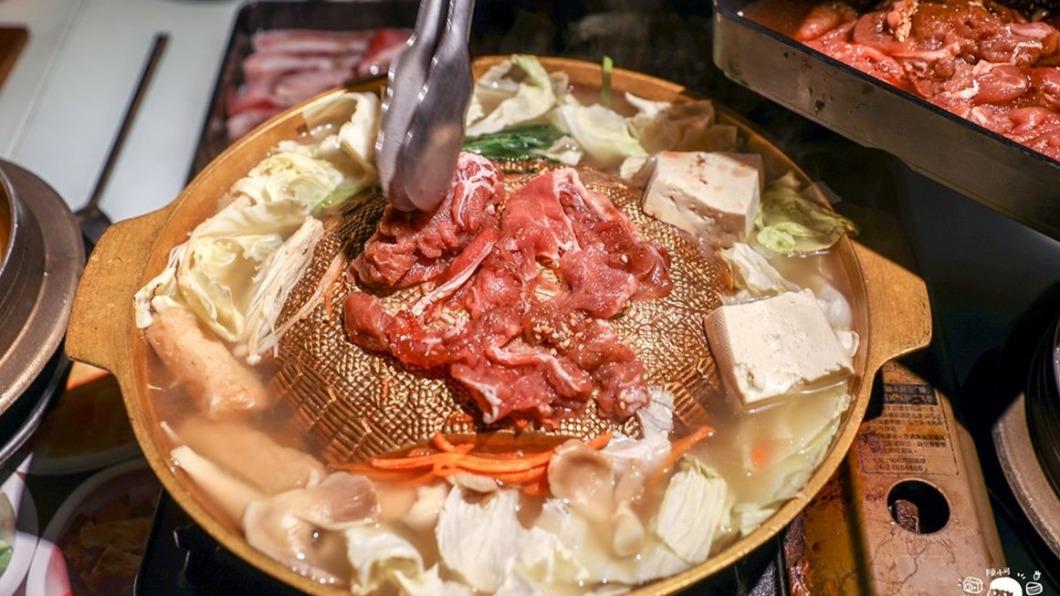 銅盤烤肉分量很多，適合多人分享。（圖／陳小可的吃喝玩樂提供）