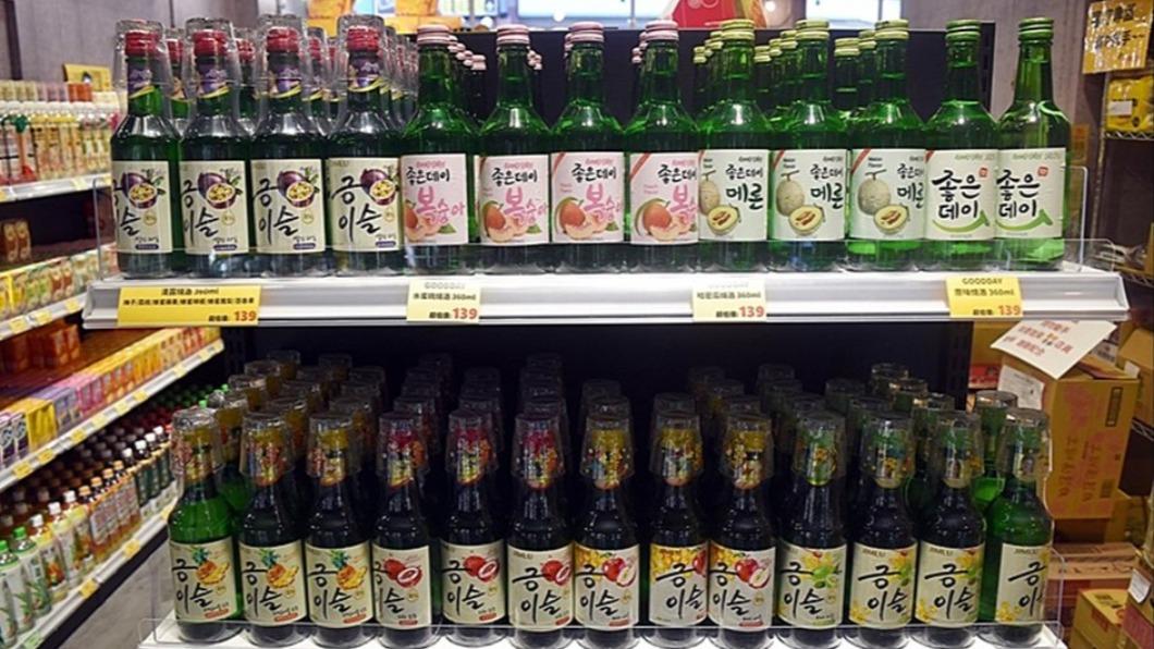 還有日本、韓國進口酒，商品齊全，價格超便宜。（圖／商妮吃喝遊樂提供）