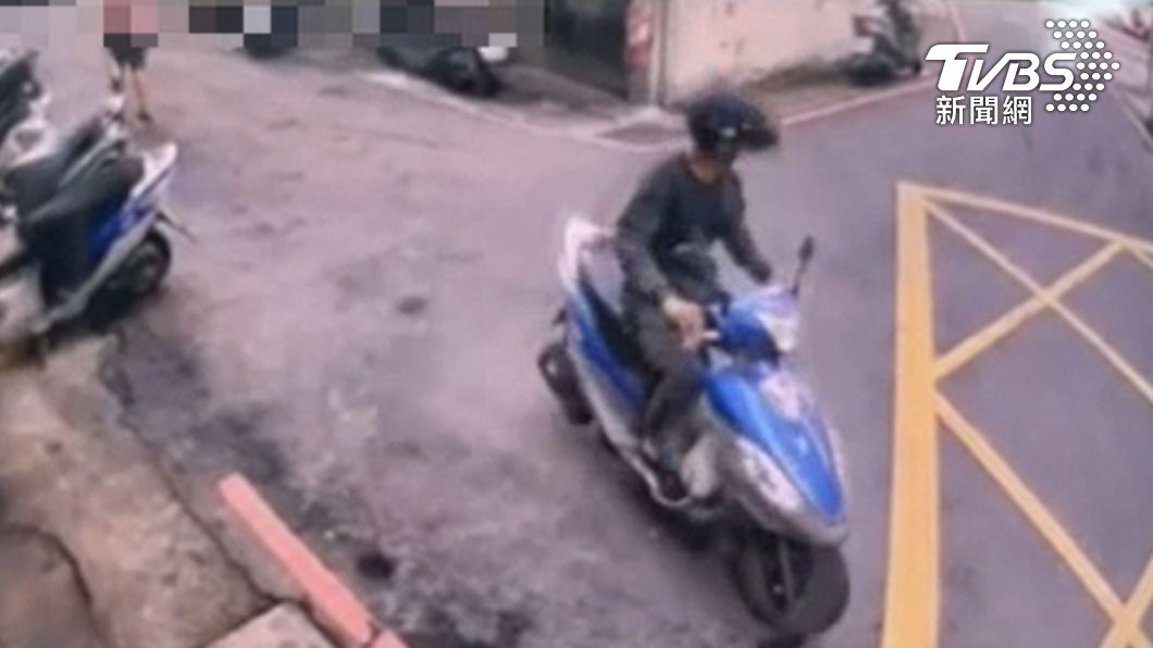 監視器拍下搶匪逃逸的身影。(圖/TVBS)
