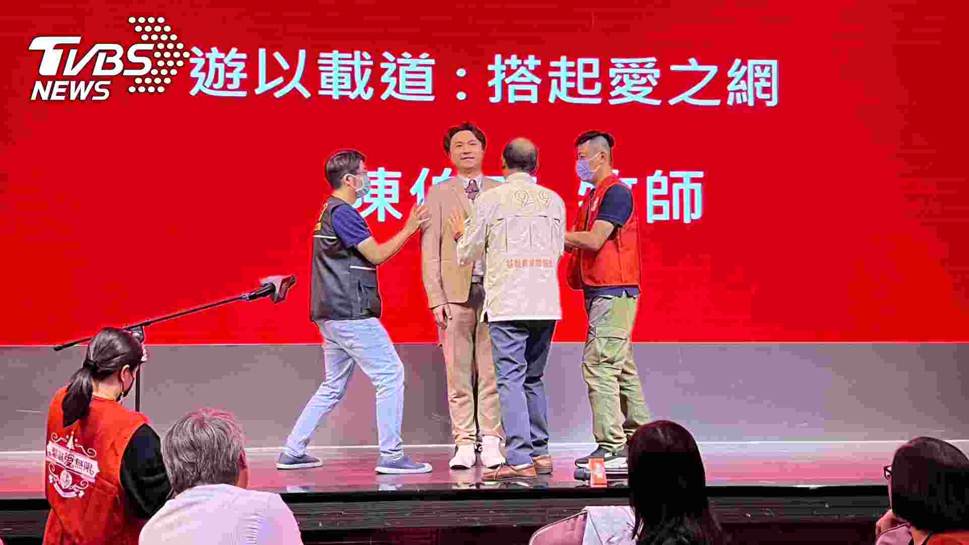 《TVBS信望愛永續基金會》新聞用圖-中華基督教救助協會發起「後仰遊戲」,編織彼此依靠扶持的「愛之網」。(圖/TVBS提供)