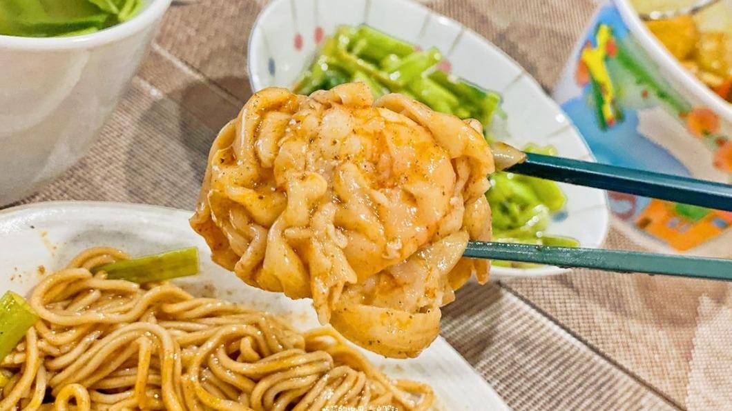 麵裡還有整整5顆飽口的超大顆餛飩。(圖/巧莉的世界流浪筆記提供)