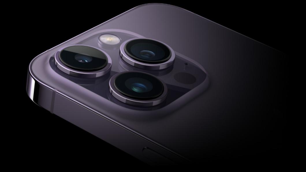 iPhone 15 Ultra的相機模組傳將換上潛望式鏡頭,並具備10倍望遠變焦功能。(示意圖/翻攝自蘋果官網)