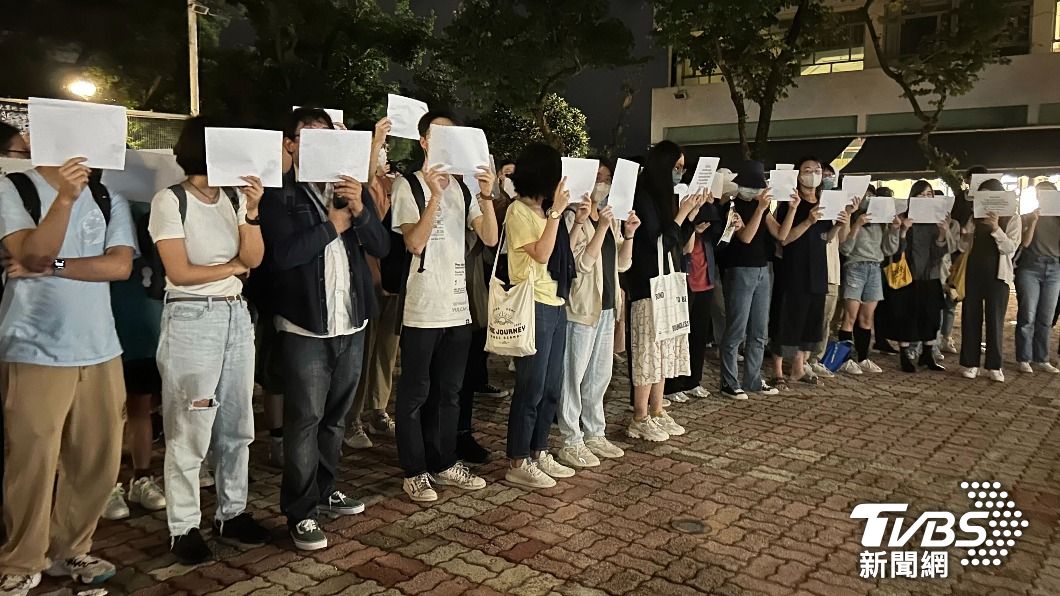中國各地、香港都掀起「白紙革命」。（圖／達志影像美聯社）