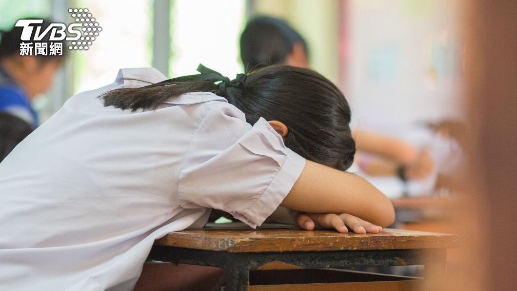 女子症狀加劇,連站著都能睡著。(示意圖/shutterstock達志影像)