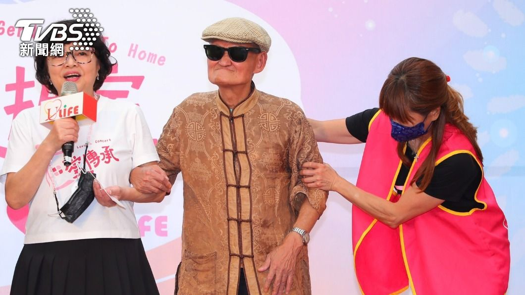 李炳輝被直擊「市場消瘦駐唱」身體狀況曝 紀寶如:他不是可憐行乞