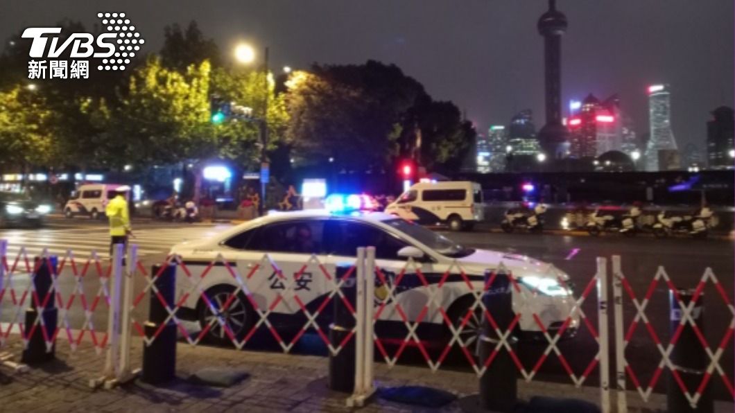 上海烏魯木齊路百米內12警車 大城巿公安傾巢而出