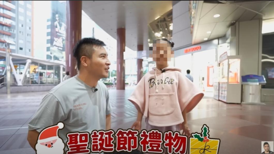 谷阿莫近期帶著大女兒拍片,網友直呼好可愛。(圖/翻攝自谷阿莫YouTube)