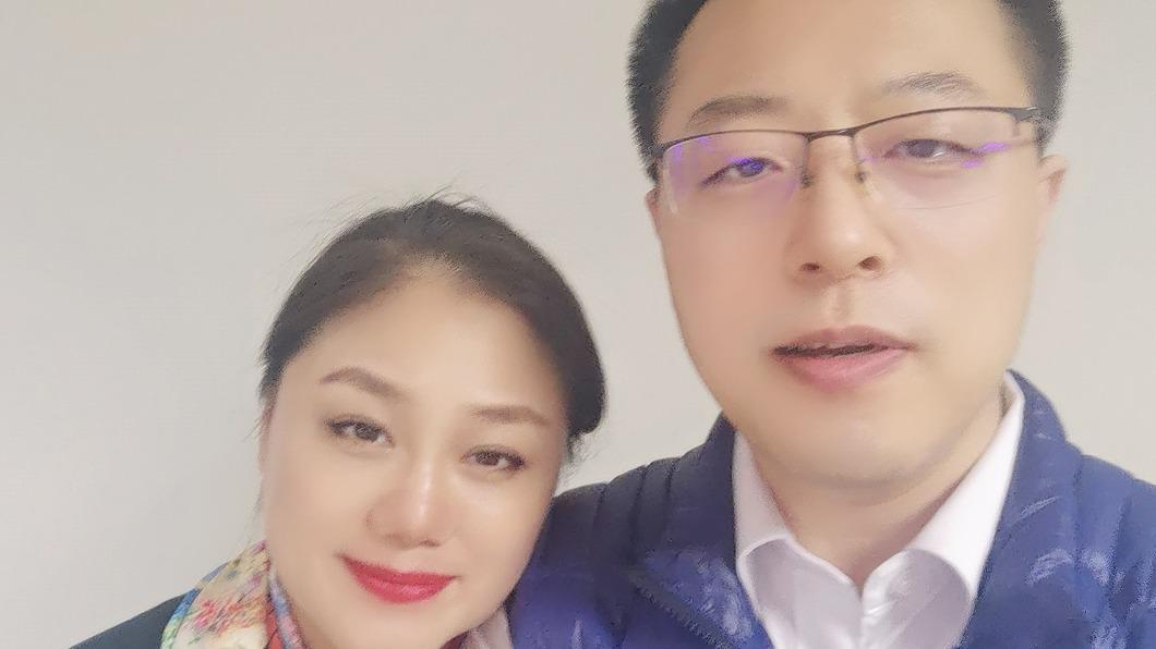 趙立堅私底下溫文儒雅的模樣,與平時不苟言笑的形象判若兩人。(圖/翻攝自 微博@大聰和臭ㄚ頭)