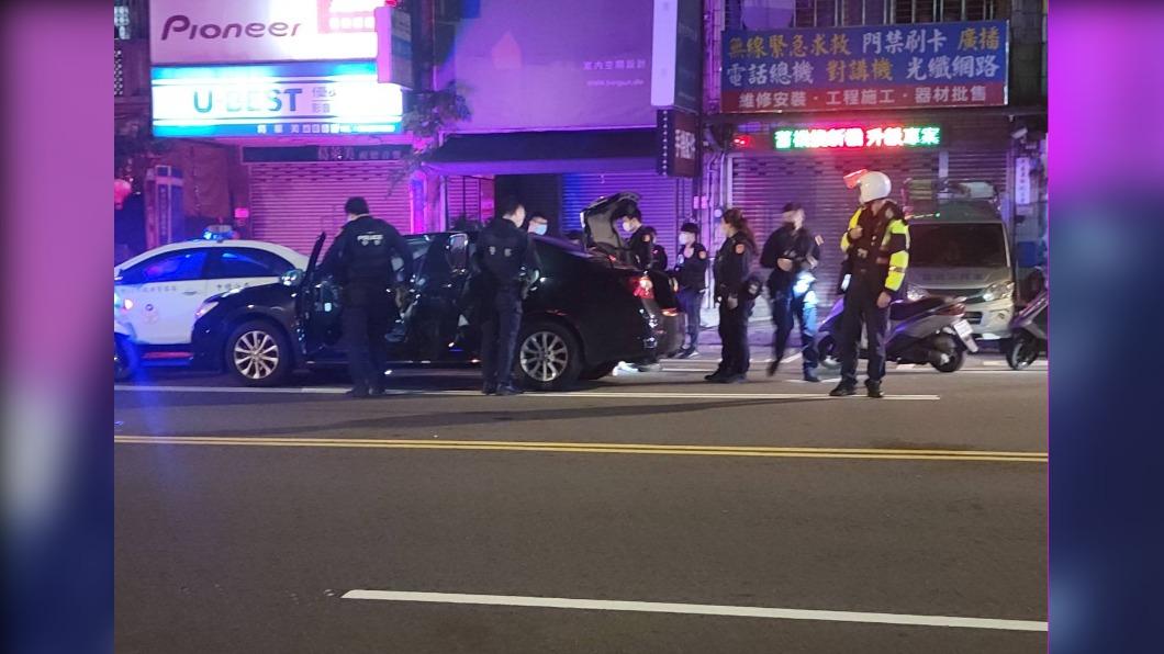 網路販售毒咖啡包 面交遭包圍還想衝撞員警