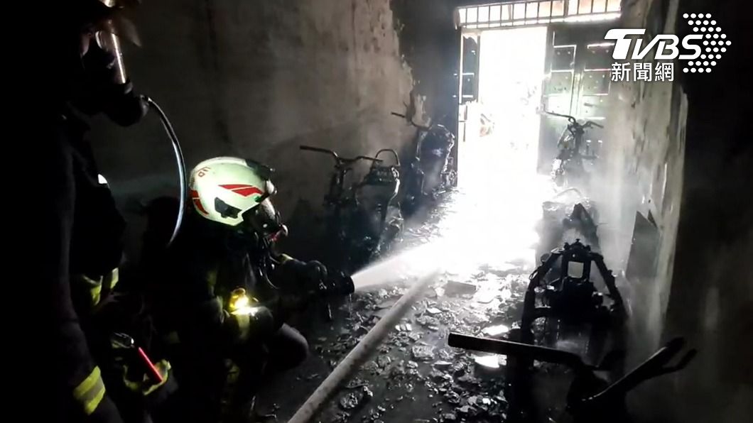 汐止公寓驚傳火警！疑電動車自燃　警消救出2住戶