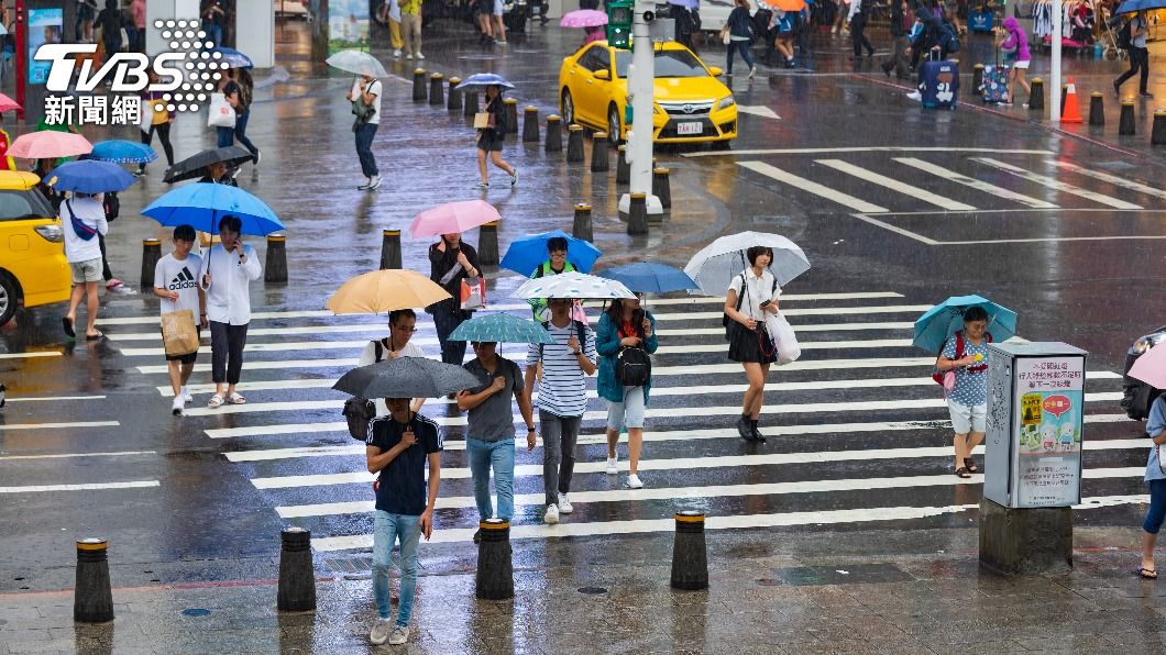 4縣市大雨特報!強冷空氣撲台 北台灣變天「越晚越濕冷」
