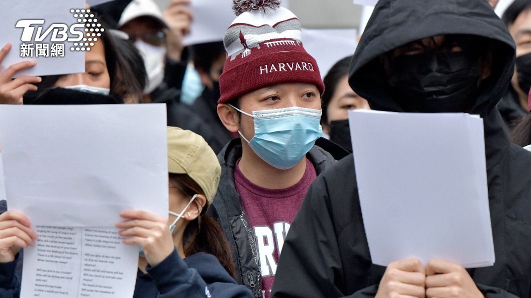 白紙革命延燒至美國!華人齊聚聲援 高喊「習近平下台」