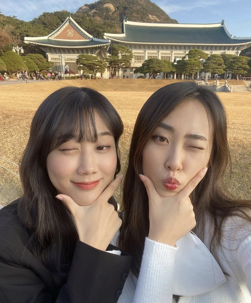 不少網友驚豔堂姐的高顏值。(圖/翻攝自@_na__yo IG)