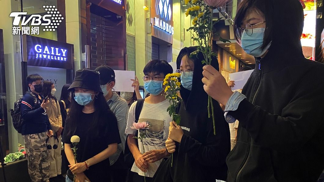 反封控示威 廣州海珠區傳激烈衝突警方投擲催淚彈