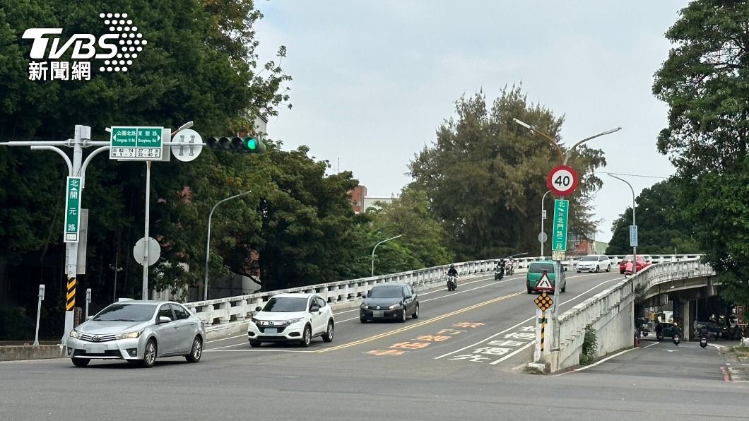南鐵地下化開元陸橋12/15起拆除 引人朝聖留影