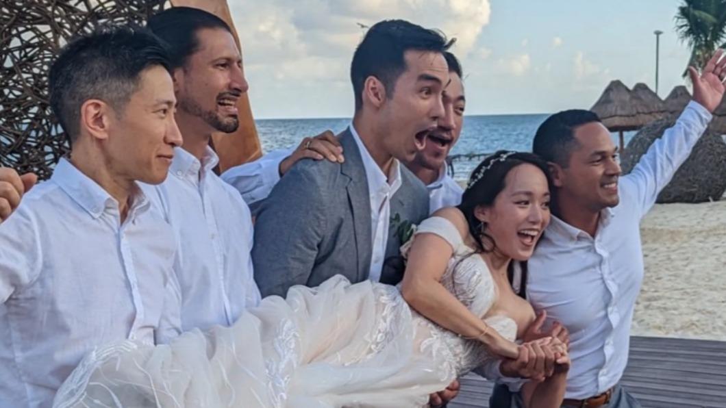 許嘉凌開心接受親友祝福。(圖/翻攝自Janet IG)